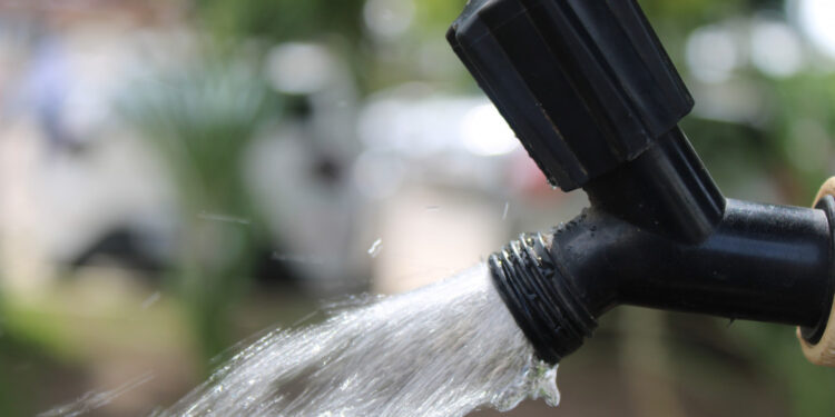 Deso reforça abastecimento de água no loteamento Interlagos, em Canindé