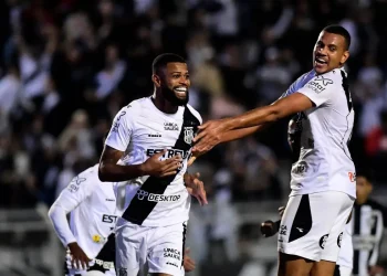 Série B: Ponte Preta supera Ceará por 3 a 1 no Moisés Lucarelli