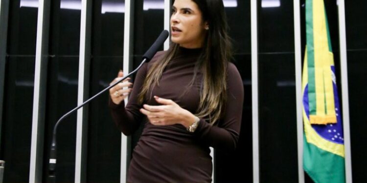 Yandra apresenta Projeto de Lei para cuidado integral nos ‘Primeiros 1000 Dias de Vida’