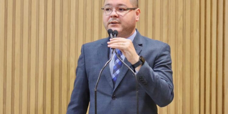 Eduardo Lima externa preocupação com cyberbullying e pedofilia digital em Aracaju