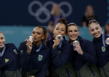 Equipe feminina conquista bronze inédito na ginástica artística