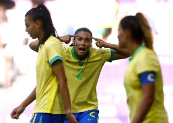 Futebol feminino perde para a Espanha, mas avança para as oitavas