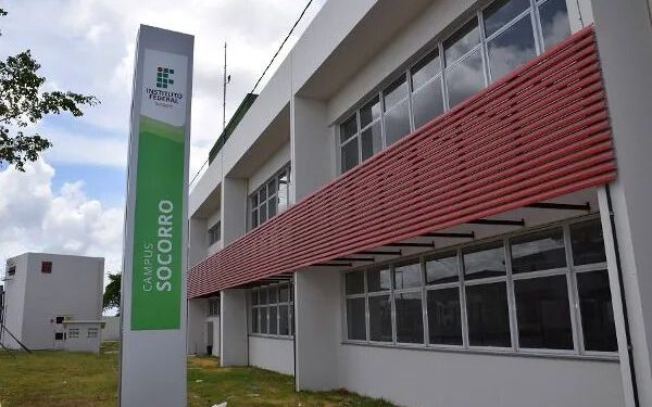 Institutos federais pedem R$ 1 bilhão para alimentação de estudantes