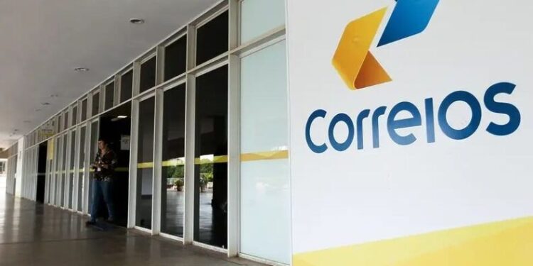 Correios divulgam edital de concurso com salários de até R$ 6,8 mil