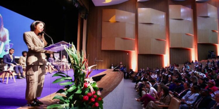 Yandra Moura destaca importância da igualdade de gênero durante discurso de abertura do P20