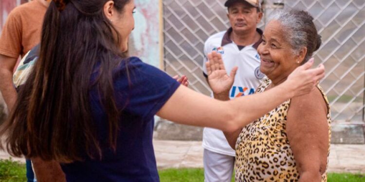 Yandra visita moradores do Recanto dos Cajueiros, no Marivan