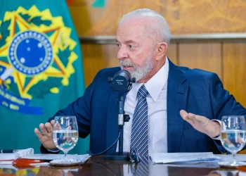 Lula defende que só Biden pode avaliar se está apto a ser candidato