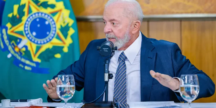 Lula defende que só Biden pode avaliar se está apto a ser candidato