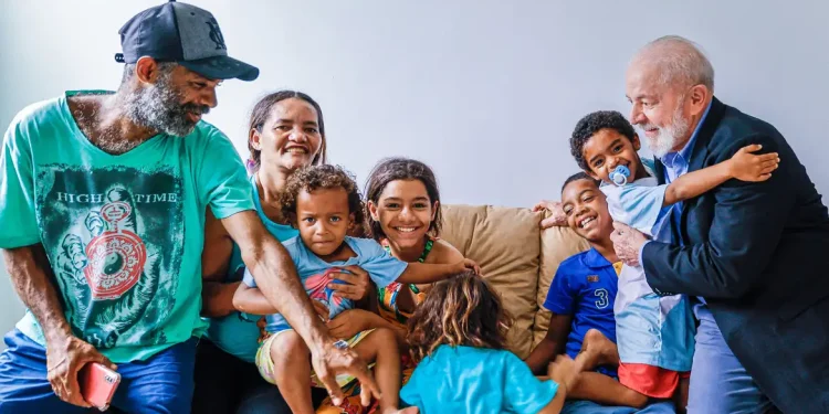 Famílias recebem indenizações por “prédios-caixão” em Pernambuco