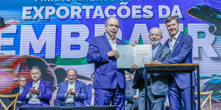 BNDES conclui financiamento para exportação de 32 jatos da Embraer