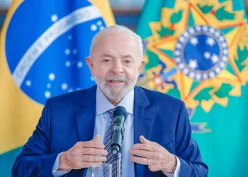 Lula realiza balanço de um ano e meio de governo com reforço de promessas e ataques a Bolsonaro