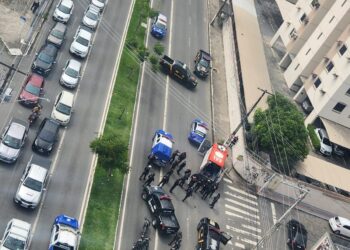 Confusão que começou no Detran termina com um homem preso após furtar uma ambulância do Samu