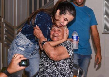 Yandra conversa com moradores do 18 do Forte e Mosqueiro 