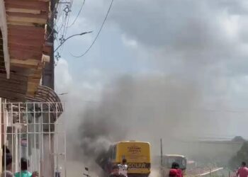 Principio de incêndio atinge ônibus escolar com estudantes em Salgado