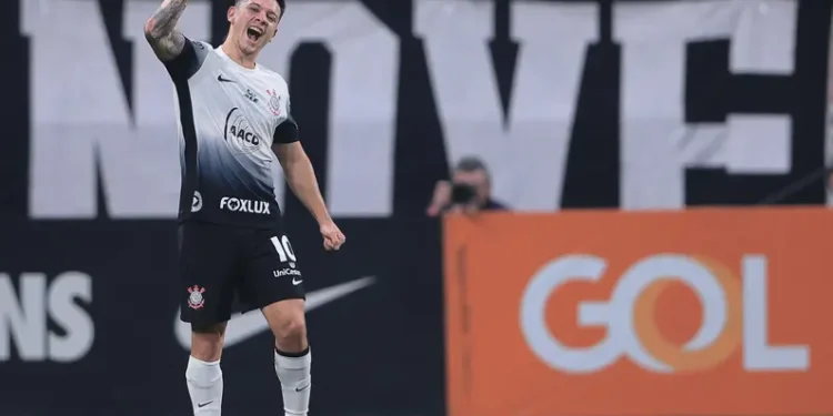 Corinthians marca nos acréscimos e encerra jejum de vitórias no Brasileirão