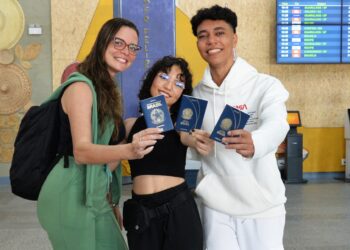 Alunos do Centro de Excelência Manoel Messias Feitosa embarcam para a Itália com apoio da Seduc