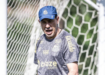 Carille confirma quatro reforços no Santos e faz mistério para não prejudicar negociações