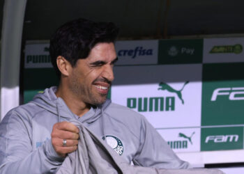 Abel Ferreira se manifesta sobre contratação de Gabigol pelo Palmeiras