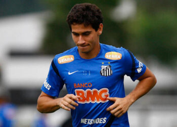 R$ 9,5 milhões: Santos avança conversas para volta de Ganso; saída de Diniz é trunfo