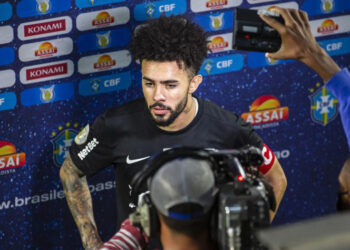 Flamengo tem data marcada para fechar contratações de Claudinho e Michael