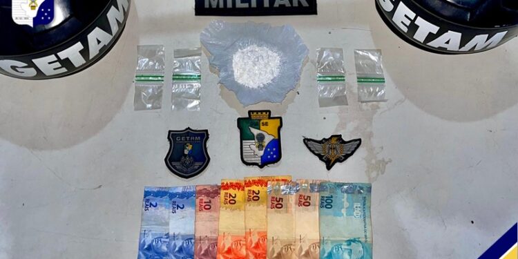 PM apreende drogas e prende homem por tráfico na Zona Sul de Aracaju