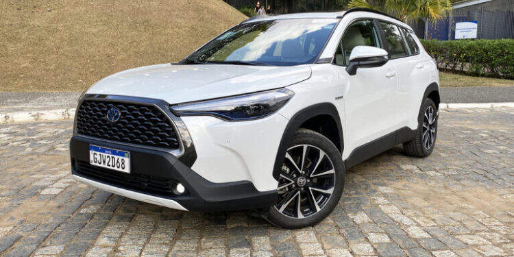 Consumidores, governo e empresas apostam em carros elétricos híbridos no Brasil
