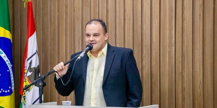 Prefeito de Carira, Diogo Machado confirma que vai disputar a reeleição