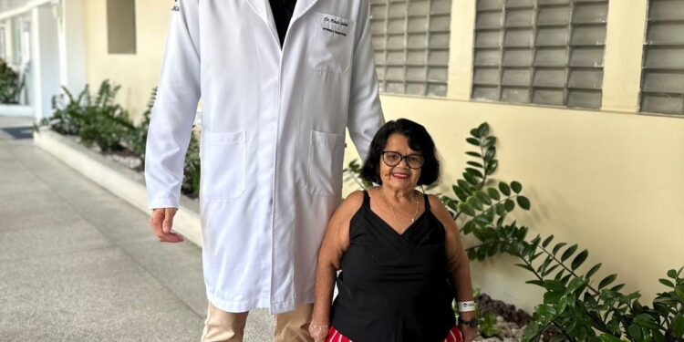 Hospital de Cirurgia faz implante raro em paciente com nanismo