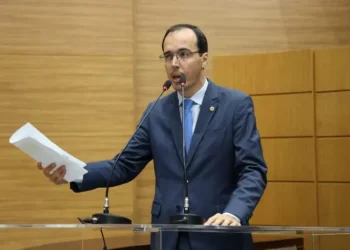 Georgeo Passos cobra projetos sobre reajuste salarial para policiais e professores