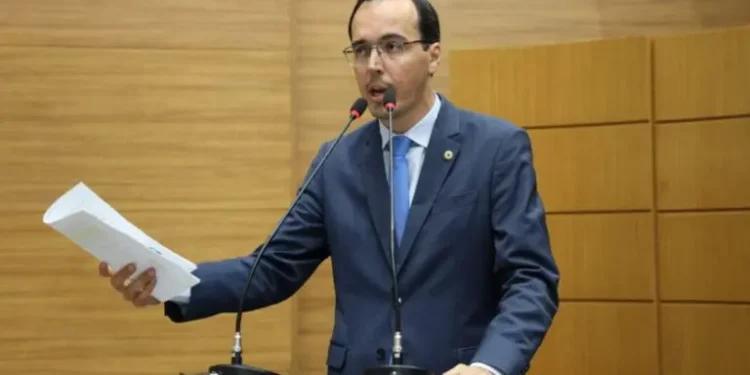 Georgeo Passos cobra projetos sobre reajuste salarial para policiais e professores