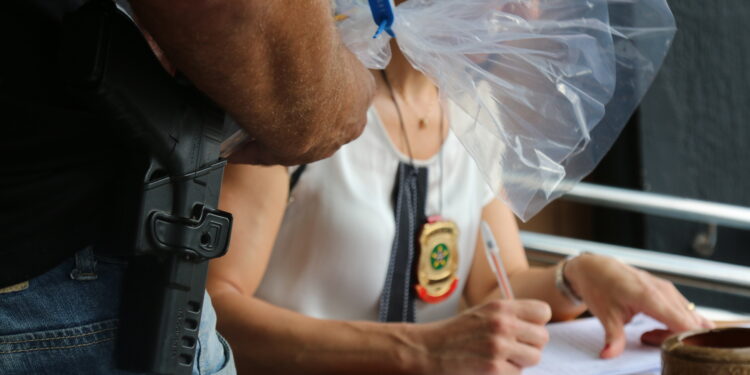 DAGV prende suspeito de descumprimento de medida preventiva durante plantão em Aracaju