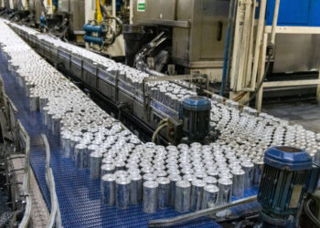 Sergipe fabrica latas para grandes grupos de bebidas no Brasil