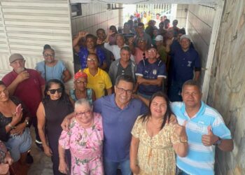 Luiz Roberto participa de reunião com servidores filiados ao Seame