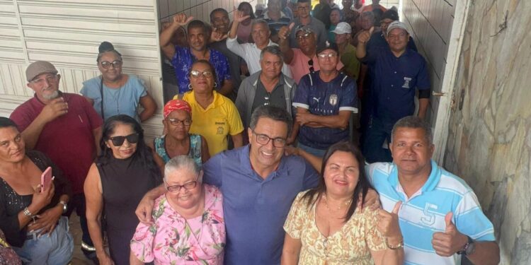 Luiz Roberto participa de reunião com servidores filiados ao Seame