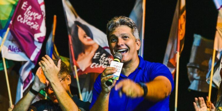 Dr. Samuel Carvalho registra candidatura a prefeito de Socorro