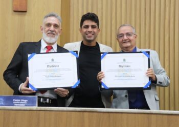 Pastor Diego entrega título de cidadão aracajuano a Apóstolo Paulo e ao Pastor Adenilson