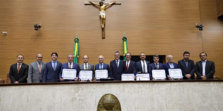 Luciano Pimentel entrega de Títulos de Cidadania Sergipana a personalidades do setor energético