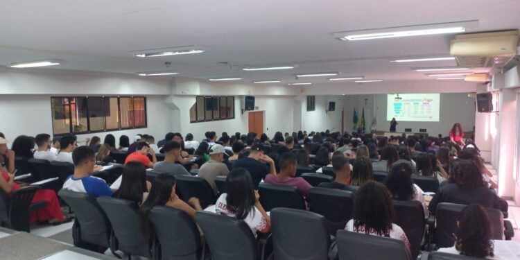 A 100 dias do Enem, Secretaria da Educação promove revisão ‘Treinando com Pesos’