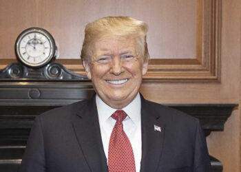 Após atentado nos EUA, ações da empresa de Trump disparam na bolsa