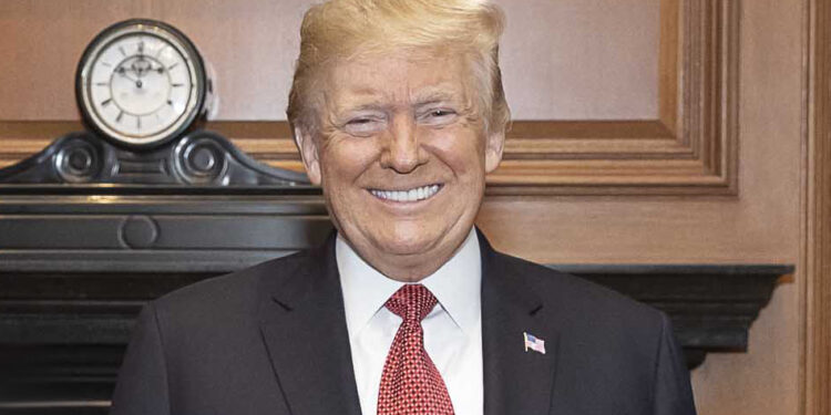 Após atentado nos EUA, ações da empresa de Trump disparam na bolsa