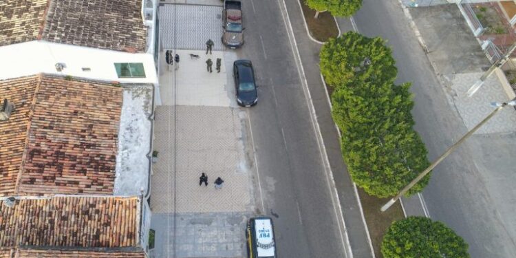 Em operação contra fraudes em licitações, MPSE e forças policiais cumprem 14 mandados de busca e apreensão em quatro municípios sergipanos