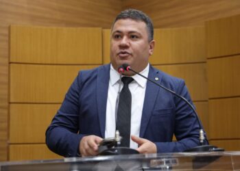 Deputado Kaká pede apoio para construir casa para menina com epidermólise bolhosa