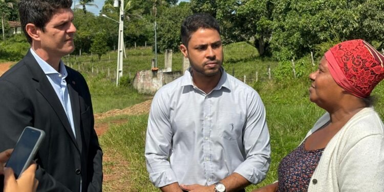 Membros da OAB/SE conversam com moradores de Itaporanga sobre danos causados por aterro sanitário