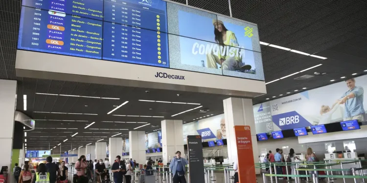 Apagão cibernético afetou voos da Azul e aplicativo do Bradesco