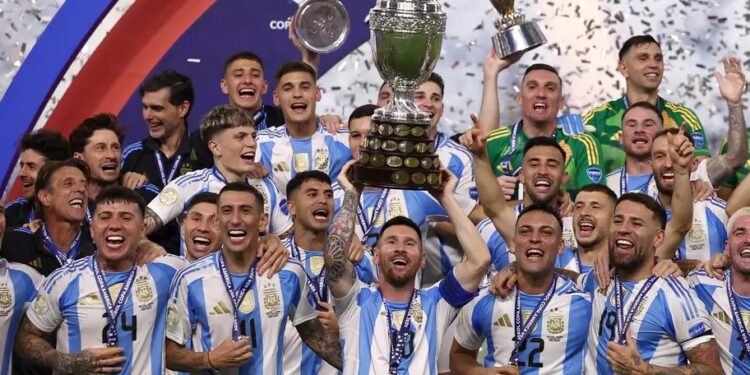 Invicta, Argentina é bicampeã consecutiva da Copa América ao bater Colômbia