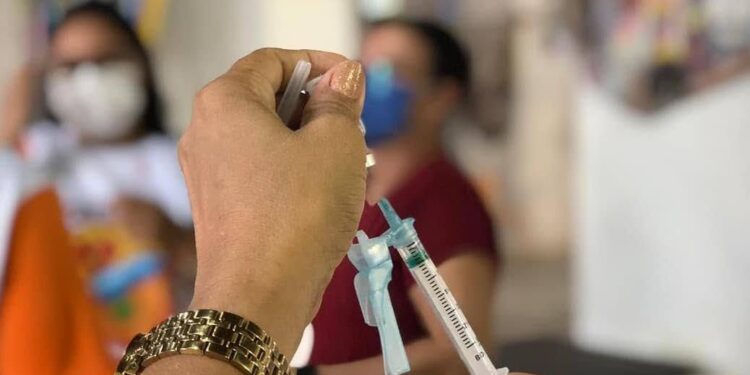 SMS faz alerta de baixa adesão da vacina contra dengue em Laranjeiras