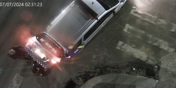 Polícia Militar prende dupla suspeita de furtar a fiação elétrica de um estabelecimento comercial no Siqueira Campos