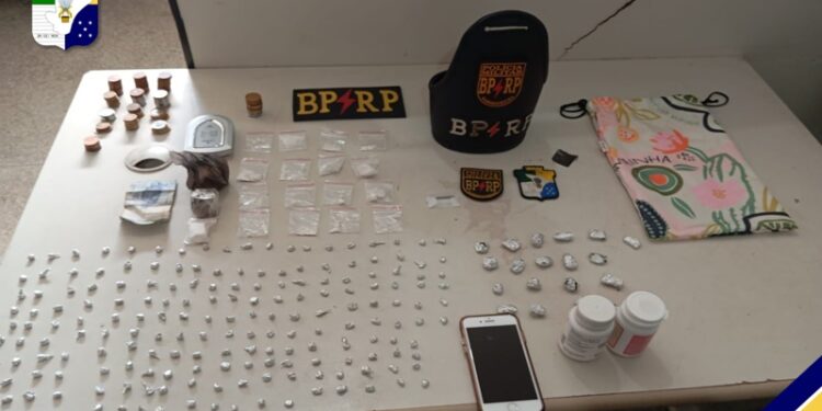 PM prende suspeito de tráfico de drogas na Zona Norte de Aracaju