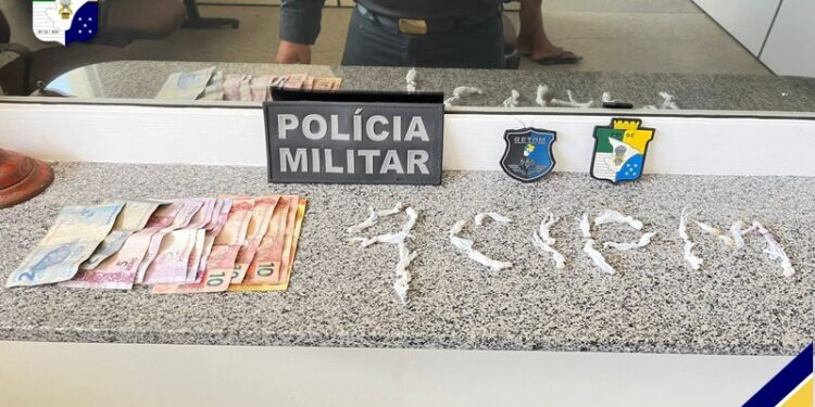 PM prende foragido da Justiça e apreende drogas em Simão Dias