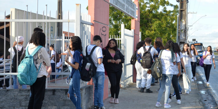 Segundo semestre letivo leva mais de 160 mil alunos às salas de aula da rede pública estadual de ensino